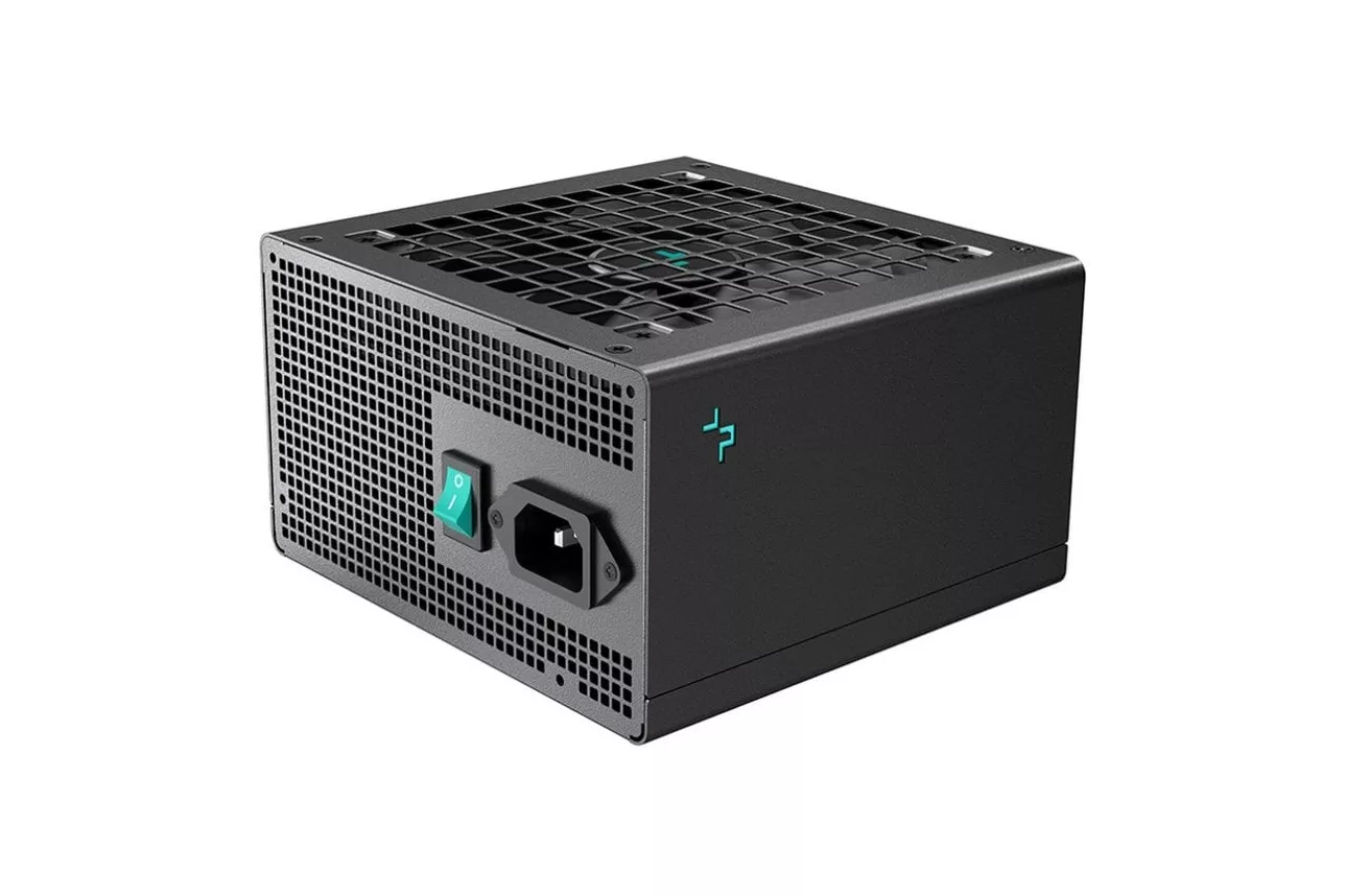 Fuente de Alimentación DeepCool 650W Certificación 80 Plus Gold PN650D ATX 3.1 PCIe 5.1 Cables con mangas