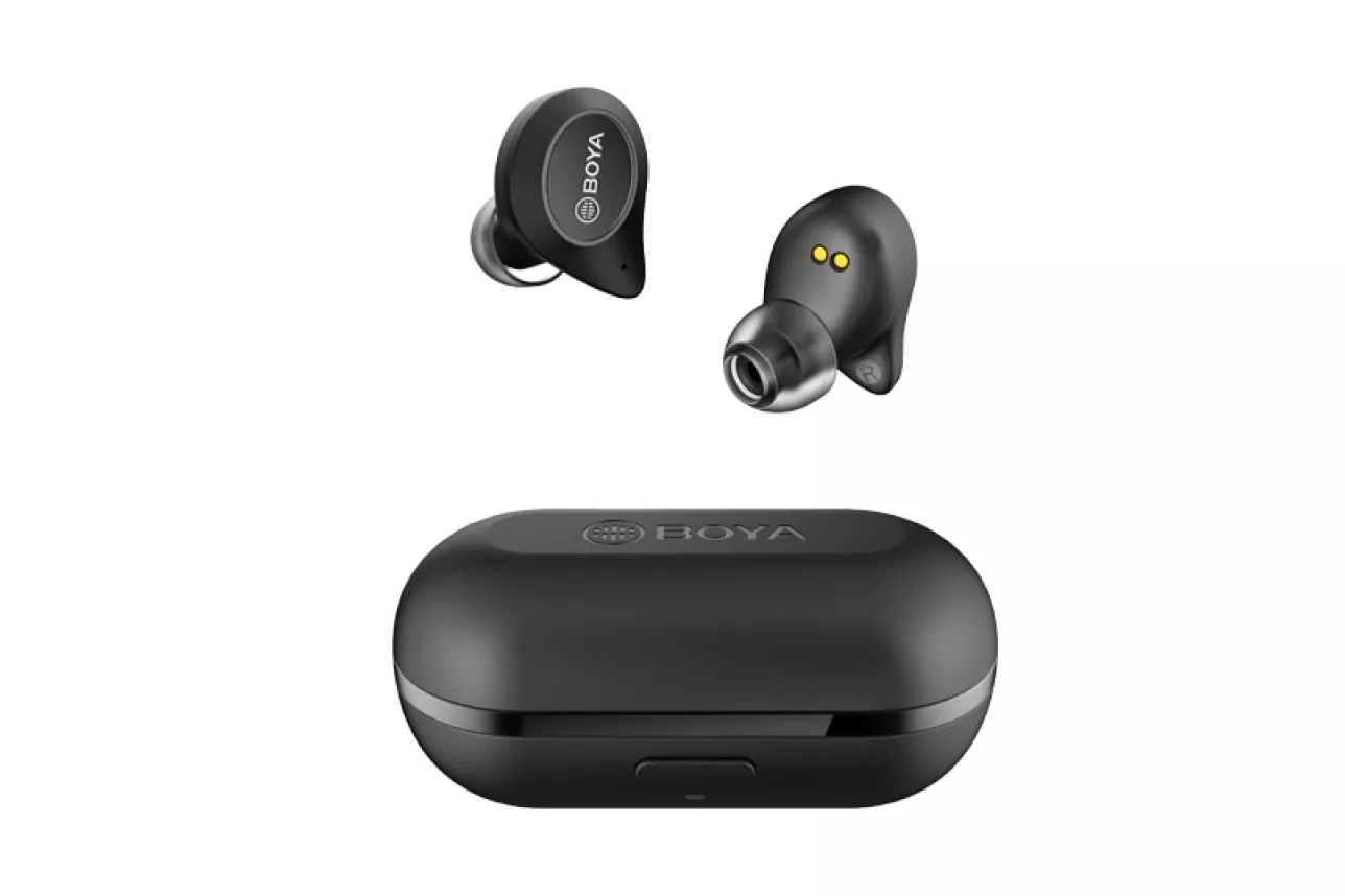Auriculares BOYA inalámbricos Bluetooth 5.0 intrauditivos con micrófono y estuche USB-C negros