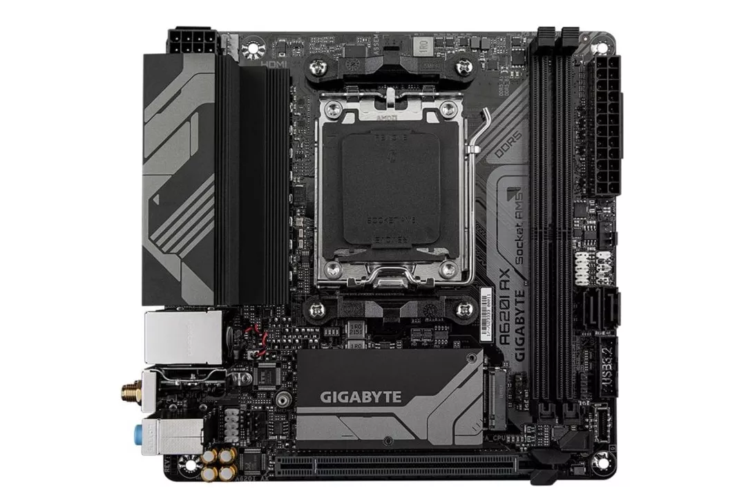Placa Base Gigabyte A620 Mini ITX AM5 A620I AX DDR5 WiFi 6E LAN 2.5GbE PCIe 4.0