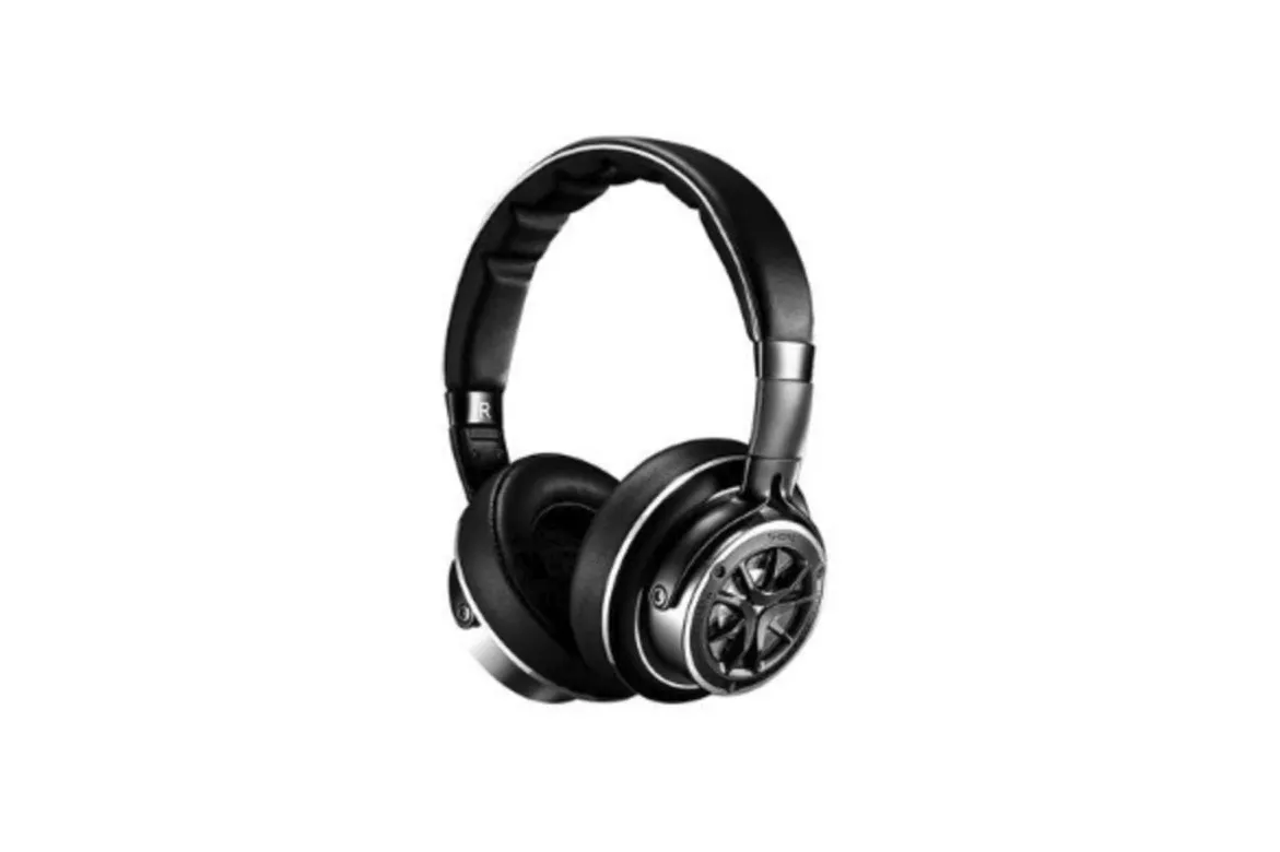 Auriculares 1MORE con cable Triple Driver over-ear negros con micrófono y graves profundos