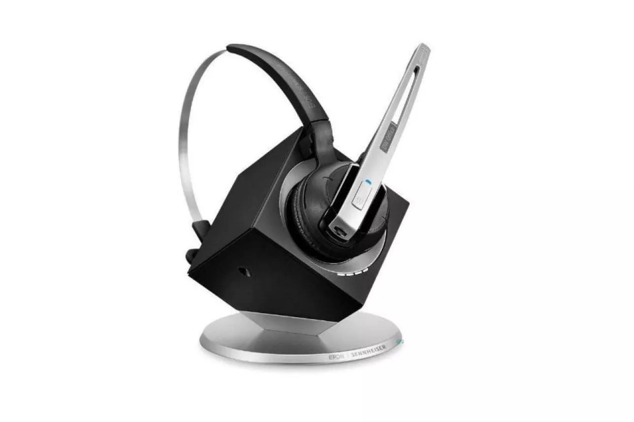 Auriculares Epos con cable USB y micrófono integrado en color negro