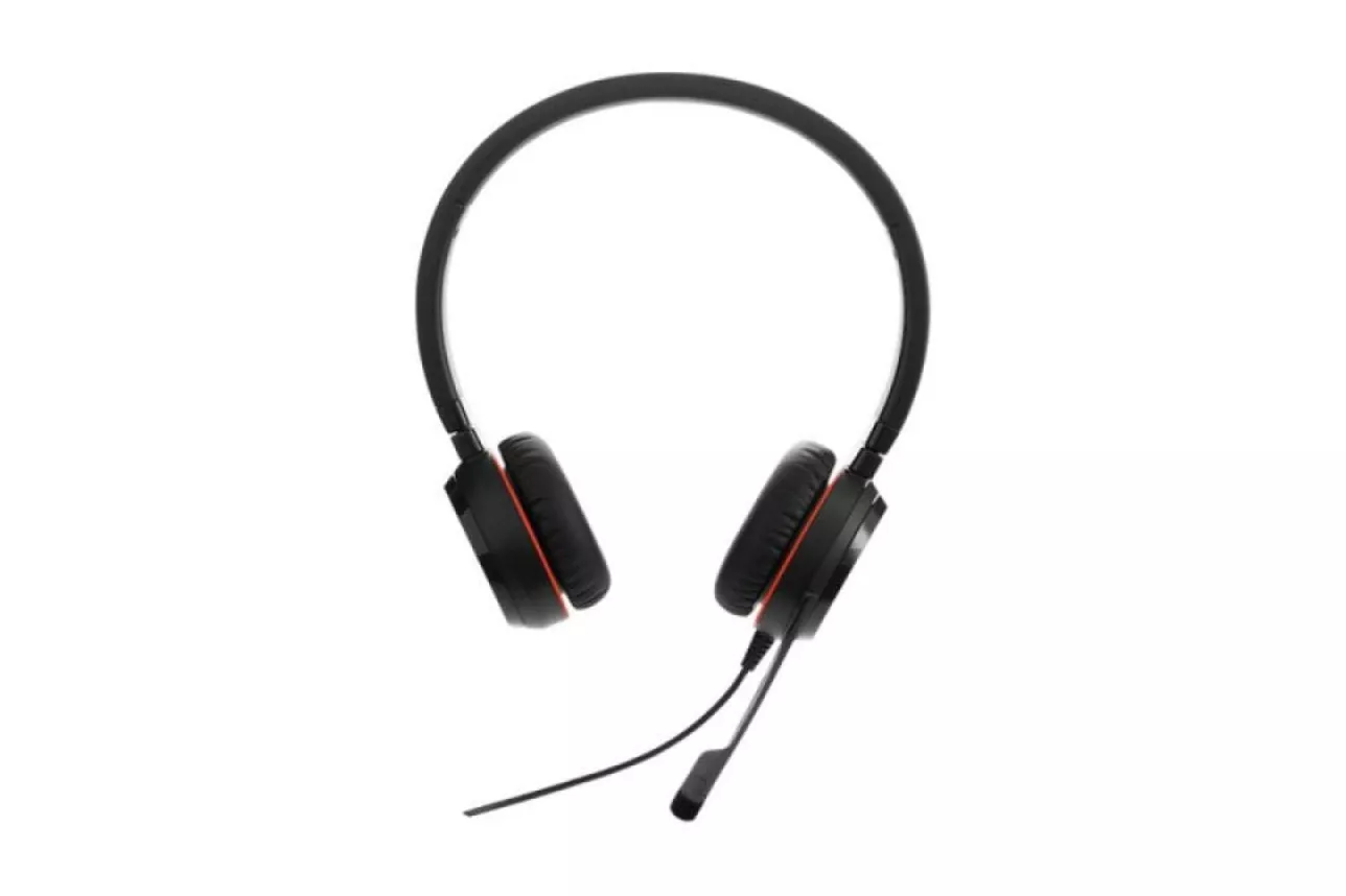 Auriculares Jabra Evolve 30 II con cable USB-A/USB-C para oficina y llamadas, negro