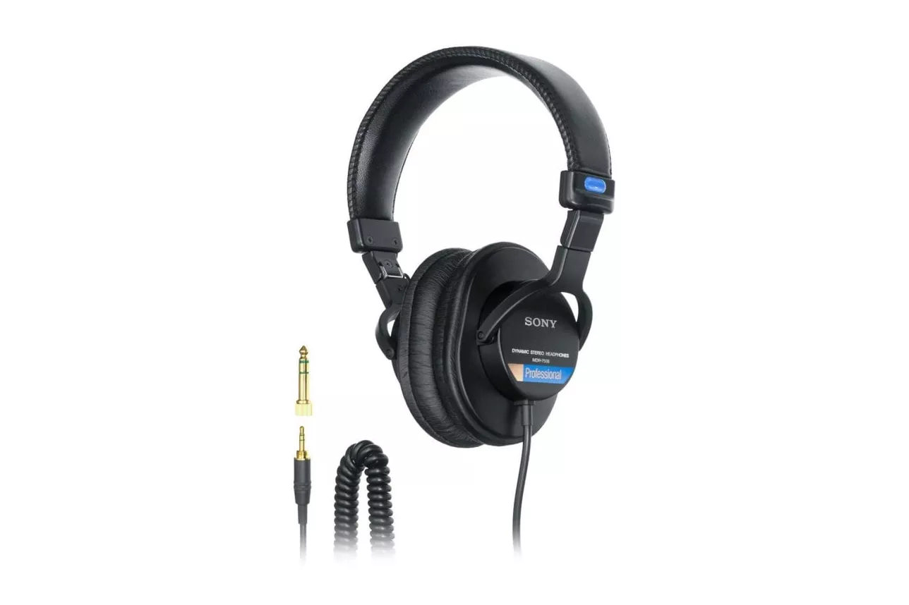 Auriculares Sony MDR7506 con cable Conectividad Jack para estudio y escenario negros