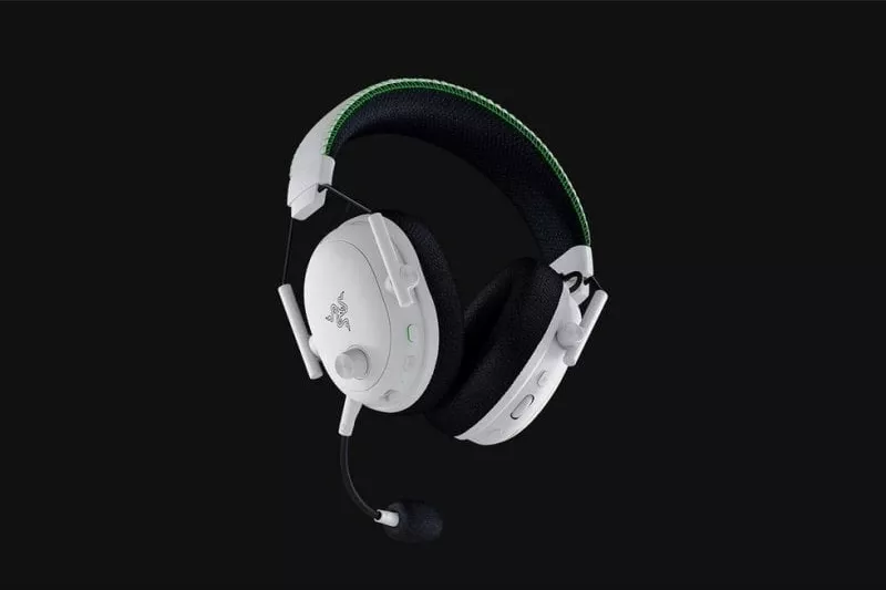 Auriculares Razer BlackShark V3 Pro inal&aacute;mbricos y con cable con Cancelaci&oacute;n de Ruido, Bluetooth y USB, gaming, micr&oacute;fono boom, color blanco