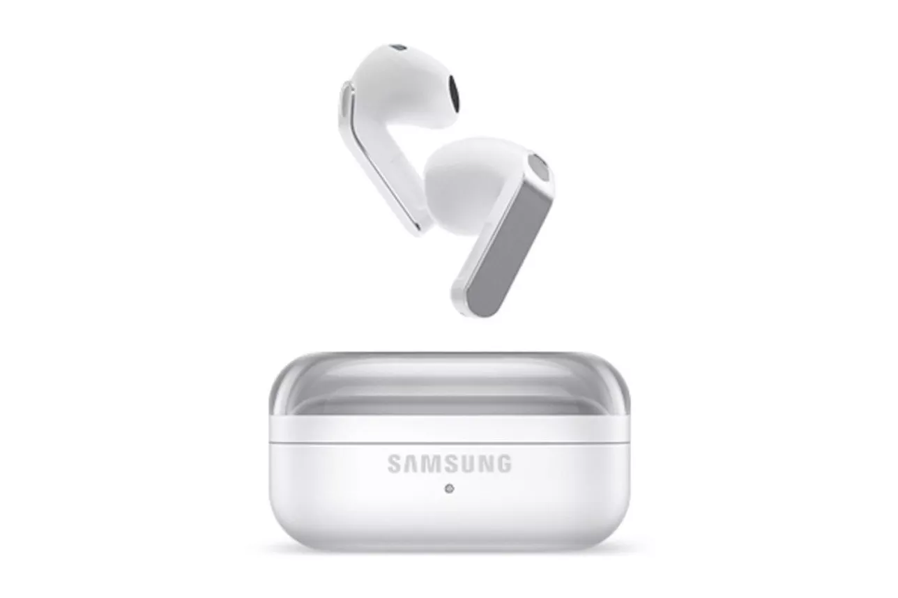 Auriculares inal&aacute;mbricos Samsung Galaxy Buds4 Bluetooth con Cancelaci&oacute;n Activa de Ruido blancos, resistencia IP54