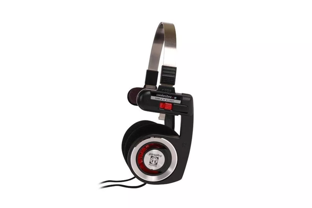 Auriculares Koss Porta Pro 2.0 con cable, frecuencia 15-25000 Hz, m&uacute;sica, negro y rojo