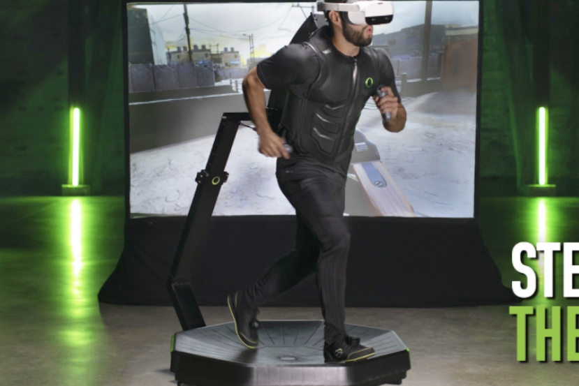 Ardilla cinta persona Virtuix anuncia Omni One, una plataforma para correr y moverse en juegos de  VR - Noticia