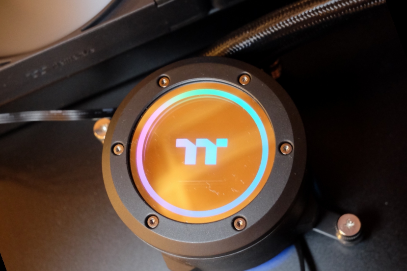 Nuevas RL AiO de Thermaltake Toughliquid EX PRO con ventiladores Toughfan EX de 120 y 140 mm