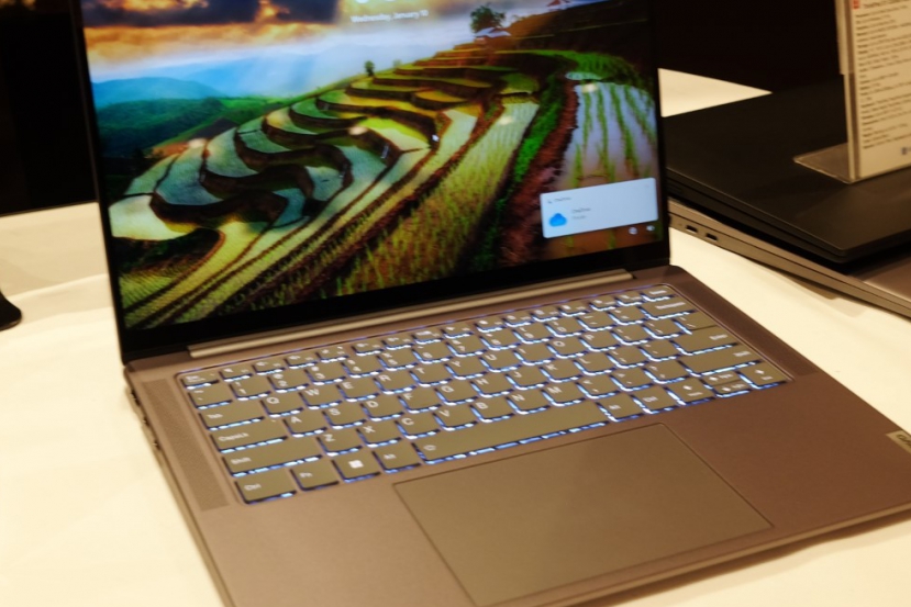 Los Yoga Slim y Pro vienen con procesadores Intel Core Ultra y AMD Ryzen 8040