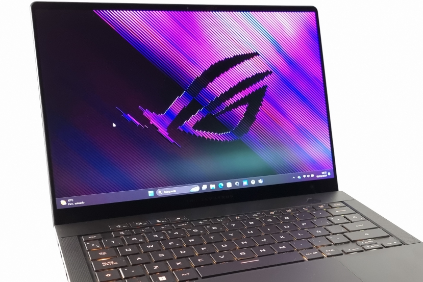 ASUS ROG Zephyrus G14 OLED (2024) GA403UIQS041W Review con Ryzen 9 8945HS