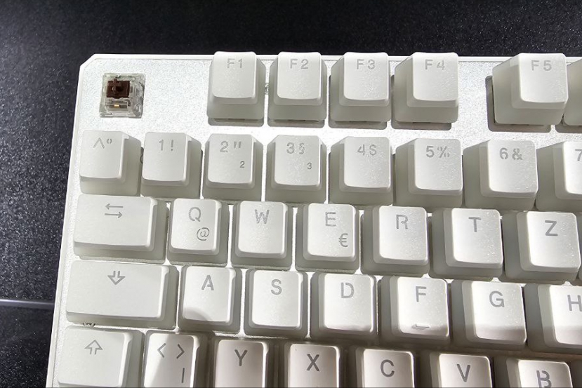 Los teclados de Endorfy están disponibles en 4 tamaños, 2 colores y con opción inalámbrica