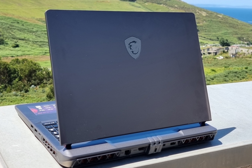 PC Portable Gaming MSI Vector 17 HX AI A2XWJG-006FR 17 QHD+ 240 Hz Co... pas cher