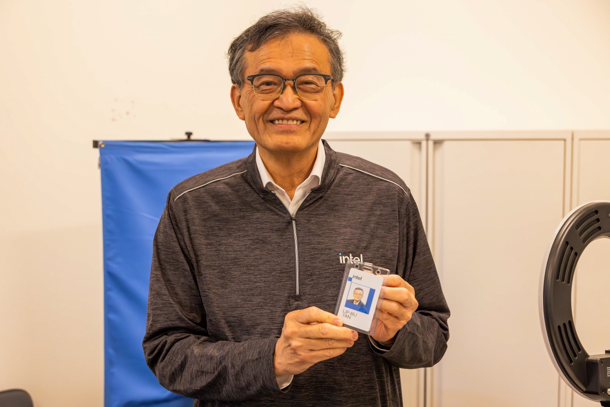 El nuevo CEO de Intel, Lip-Bu Tan, ofrecerá la conferencia inaugural de ...