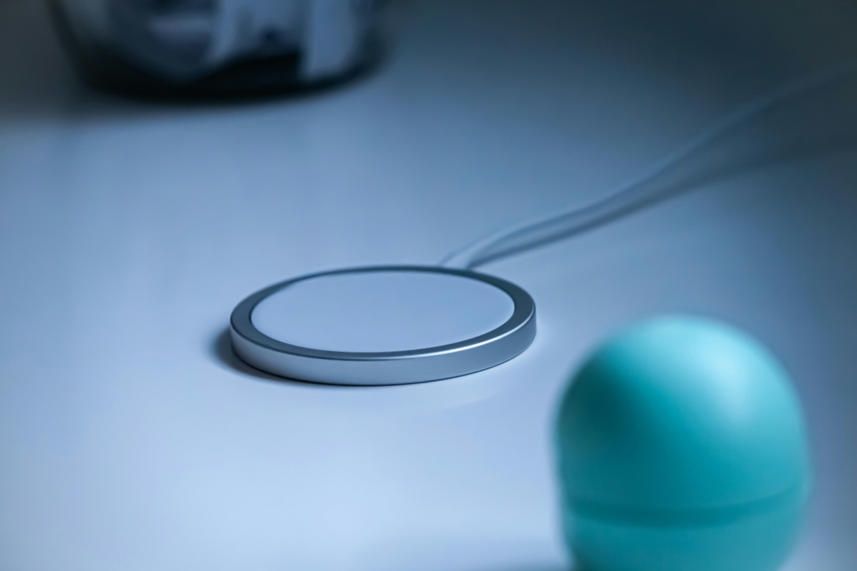 Un vídeo viral de TikTok sugiere que Apple sustituirá el conector USB-C por uno MagSafe. Es un rumor totalmente falso