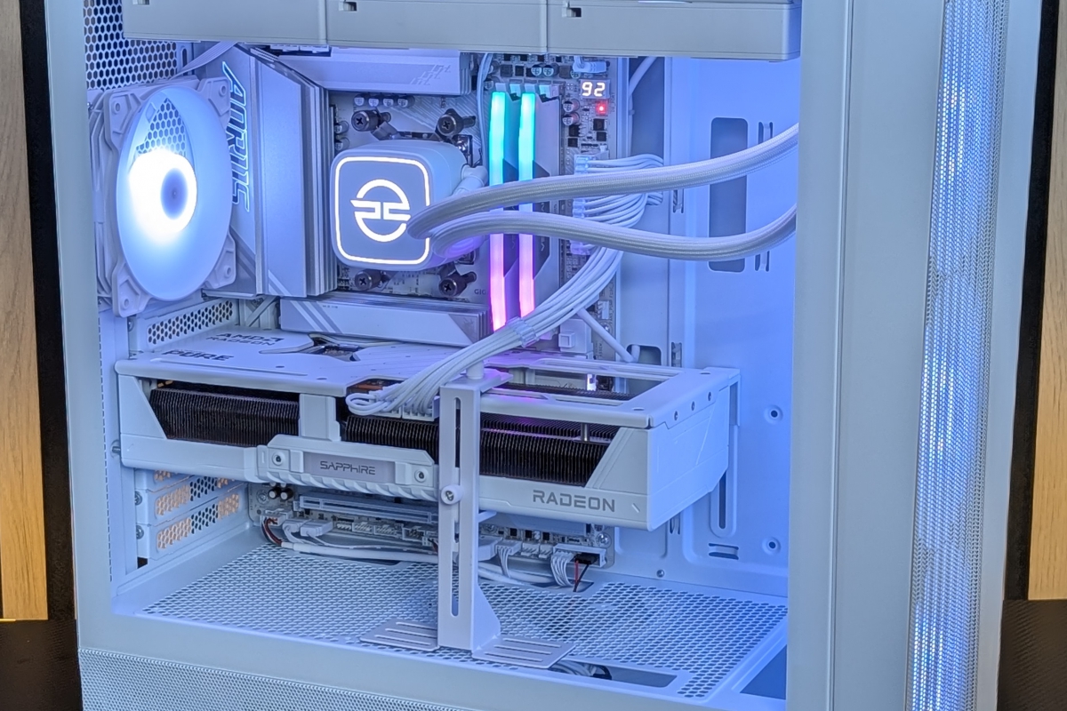 PCSpecialist Topaz Ultra R Review: el PC con el mejor procesador gaming y un SSD que vuela a 14,7 GB/s