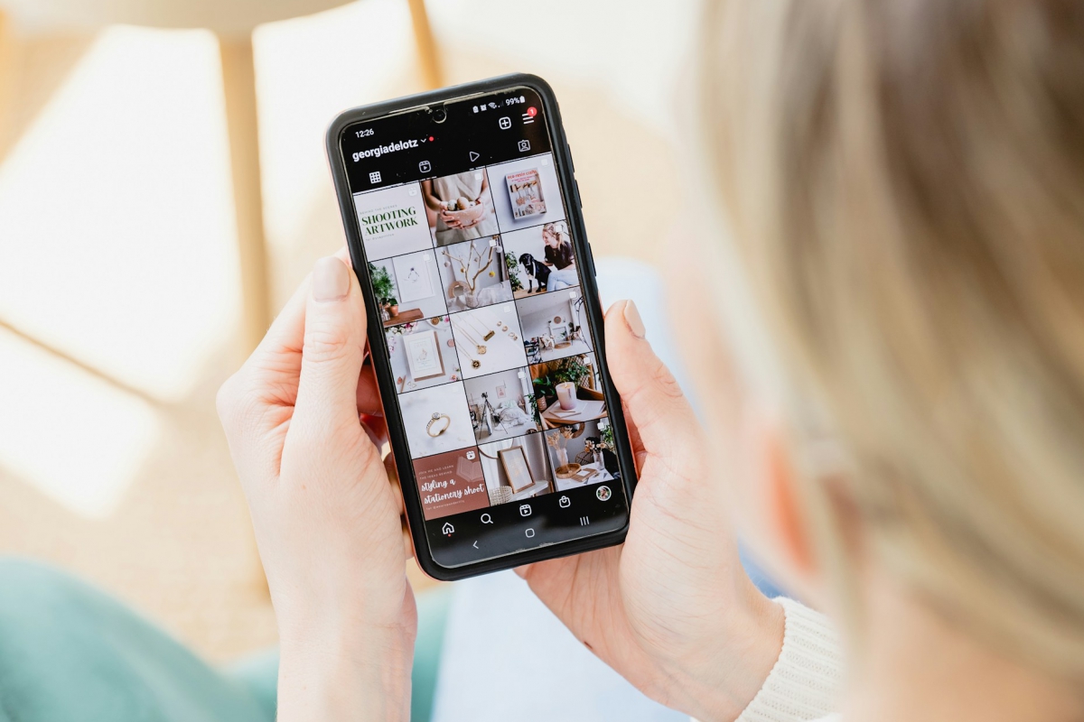 Instagram ya permite reorganizar manualmente la cuadrícula del perfil en iPhone y Android