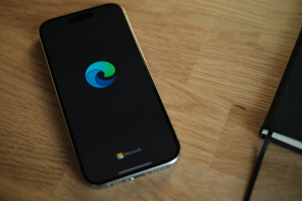 Un prototipo de Edge con Blink supera a Safari en iPhone y vuelve a poner el foco en las trabas de Apple a los navegadores en iOS