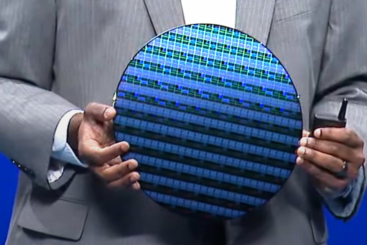 Intel planea el nodo 14A2 de segunda generación con arquitectura de alimentación doble cara para competir con TSMC y Samsung