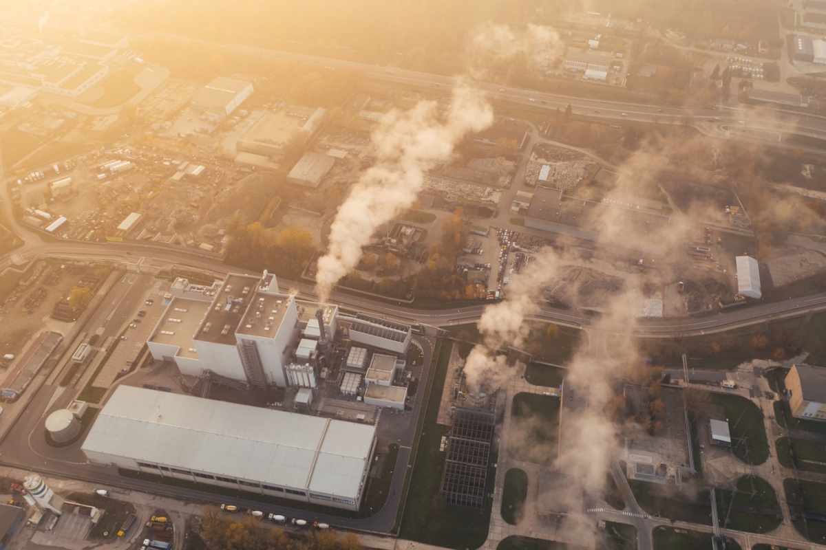 Las emisiones de Microsoft aumentaron un 25 % en 2025 mientras el despliegue de centros de datos para IA complica sus objetivos climáticos