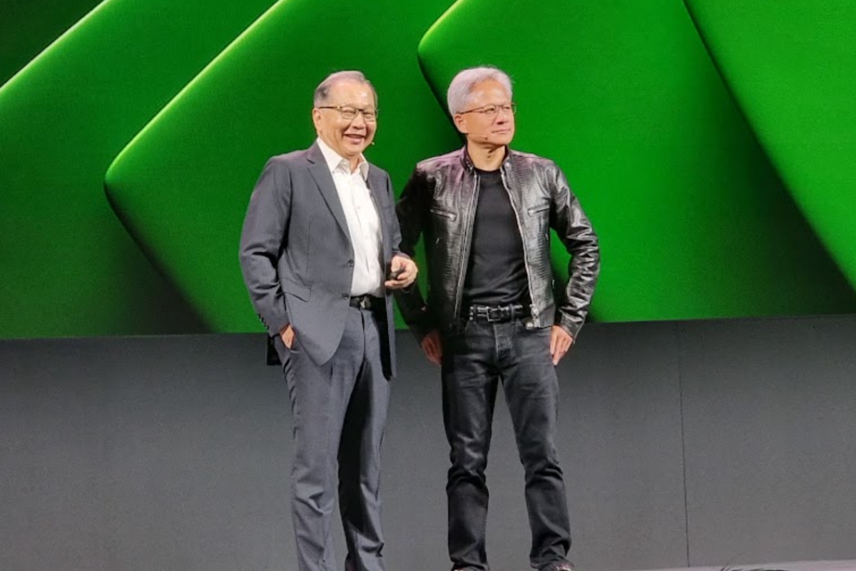 La mítica chaqueta de cuero de Jensen Huang, CEO de NVIDIA,  se ha subastado por casi un millón de dólares