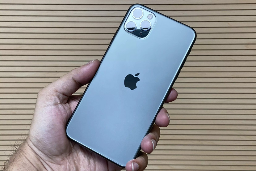Un iPhone 11 Pro con el logo mal impreso ha sido vendido por 2700 dólares  por su rareza - Noticia