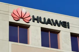 Huawei se une al veto y cierra sus oficinas en Rusia
