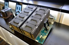 ASUS anuncia un nuevo servidor 7U con 8 aceleradoras de IA AMD Instinct 350 Series