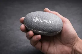 OpenAI prepara su primer dispositivo físico con ChatGPT un wearable de audio con dos chips y enfoque en la computación ambiental