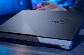 ASUS ROG Strix SCAR 17, portátil gaming con AMD Ryzen 9 5900HX y RTX 3080 bajo una pantalla de 360 Hz