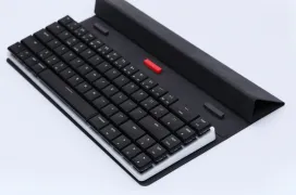 El Epomaker NT68 es un pequeño teclado mecánico, con RGB, inalámbrico y magnético para ser adherido a portátiles