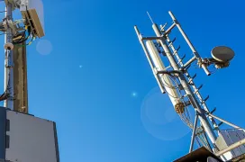 La nueva Ley General de Telecomunicaciones permitirá la instalación de pequeñas antenas 5G en farolas y semáforos