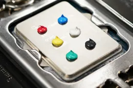 Por si el RGB no es suficiente, Cooler Master lanza una pasta térmica de colores "con IA"