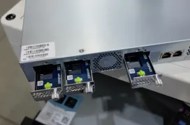 El QNAP TS-765eU combina 3 puertos E1.S con PCIe y M2 junto a 4 SATA, todo en formato Rack 1U  compacto de 12 pulgadas