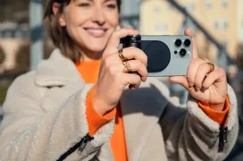 El nuevo Leica Lux Grip es una empuñadura para iPhone con botones configurables que cuesta 300 euros