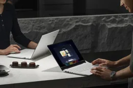 El ACER Swift Edge 14 AI es el primer portátil del mundo con recubrimiento Gorilla Mate Pro para evitar brillos en su panel táctil OLED