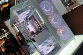 Diseño panorámico de triple cámara en la nueva Corsair AIR 5400