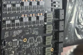 Aparece un prototipo de la RTX 5090 con cuatro conectores de corriente de 16 pines capaces de entregar 2.400 W