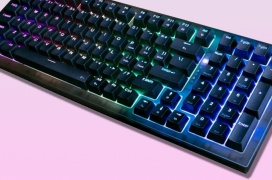 El teclado compacto iBUYPOWER MK9 Pro tiene 98 teclas, iluminación RGB personalizable y una rueda analógíca integrada