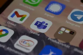Microsoft Teams estrena reacciones múltiples, plantillas de reuniones y mejoras en reservas de escritorio