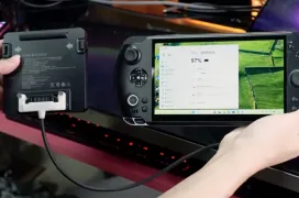 La GPD Win 5 añade un cable que conecta la batería a la consola, podrás jugar sin el sobre peso de la batería externa