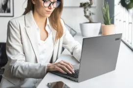Acer TravelMate X14 AI, un portátil de 1,27 kg con procesadores Intel Lunar Lake dirigido a empresas y oficinas