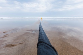 Microsoft restablece su nube tras cortes en cables submarinos del Mar Rojo