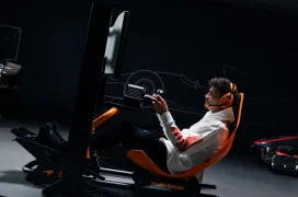 Logitech se alía con Playseat y McLaren para lanzar el asiento Formula Instinct junto al volante RS50 y los nuevos RS Pedals