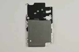 Apple ha simplificado la reparación de batería para los iPhone 17 Pro, ahora se extrae mediante una bandeja