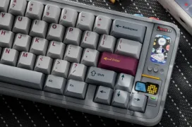 El teclado Qwertykeys QK65 MK3 incorpora una pequeña pantalla que te permitirá jugar a juegos retro