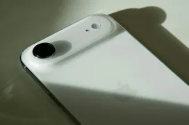 El futuro iPhone 20 estrenará un diseño curvado y sin marcos gracias a una inversión millonaria de LG