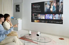 Samsung The Freestyle+ llega con IA OptiScreen, 430 lúmenes ISO y proyección 180 grados para llevar el cine portátil al CES 2026