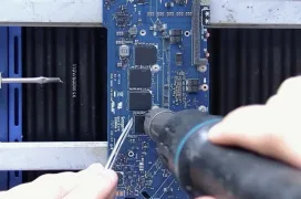 Modifican una ASUS ROG Xbox Ally X soldándole 64 GB de RAM