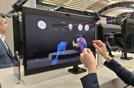 Sony presenta sus nuevas pantallas Bravia para entornos colaborativos y un sistema de visualización 3D inmersiva que se controla con gestos