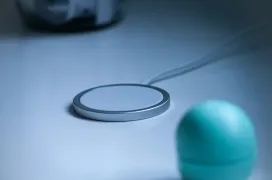 Un vídeo viral de TikTok sugiere que Apple sustituirá el conector USB-C por uno MagSafe. Es un rumor totalmente falso